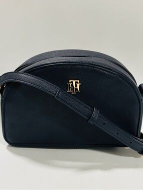 Tommy Hilfiger Navy Blue
Crossbody Bag & Gold Logo & Hardware NWOT